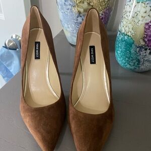 Nine West. Brand new and never worn brown suede pumps.